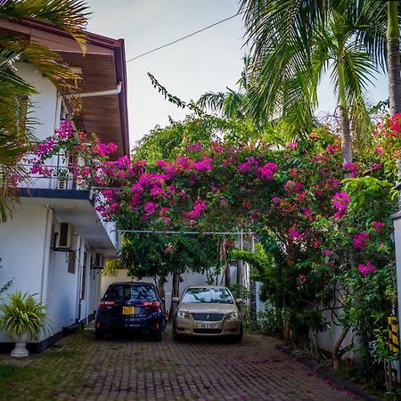 Hotel Blue Bird Negombo Exterior foto